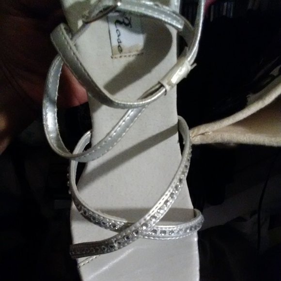 GLITZY WILD🌹👠 - Picture 3 of 6